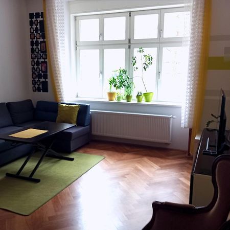 Garden Apartment Прага Екстериор снимка