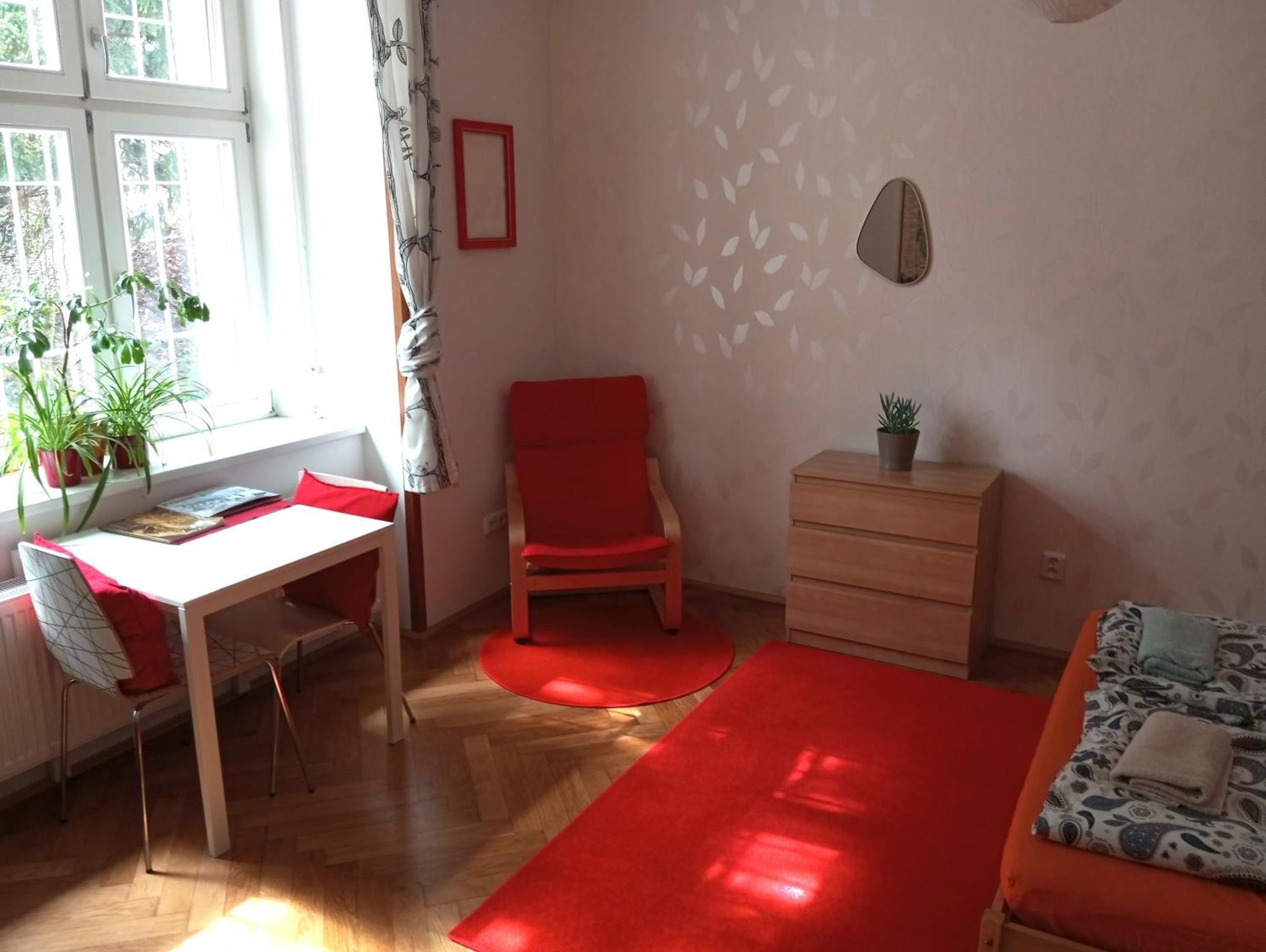 Garden Apartment Прага Екстериор снимка