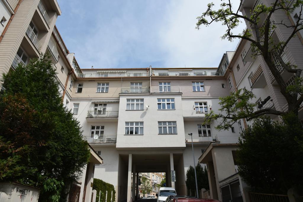 Garden Apartment Прага Екстериор снимка